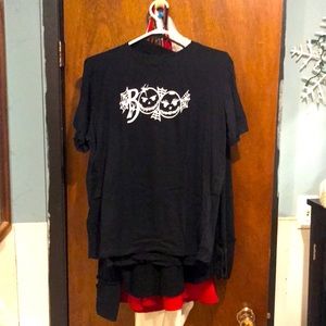 Black halloween shirt says boo